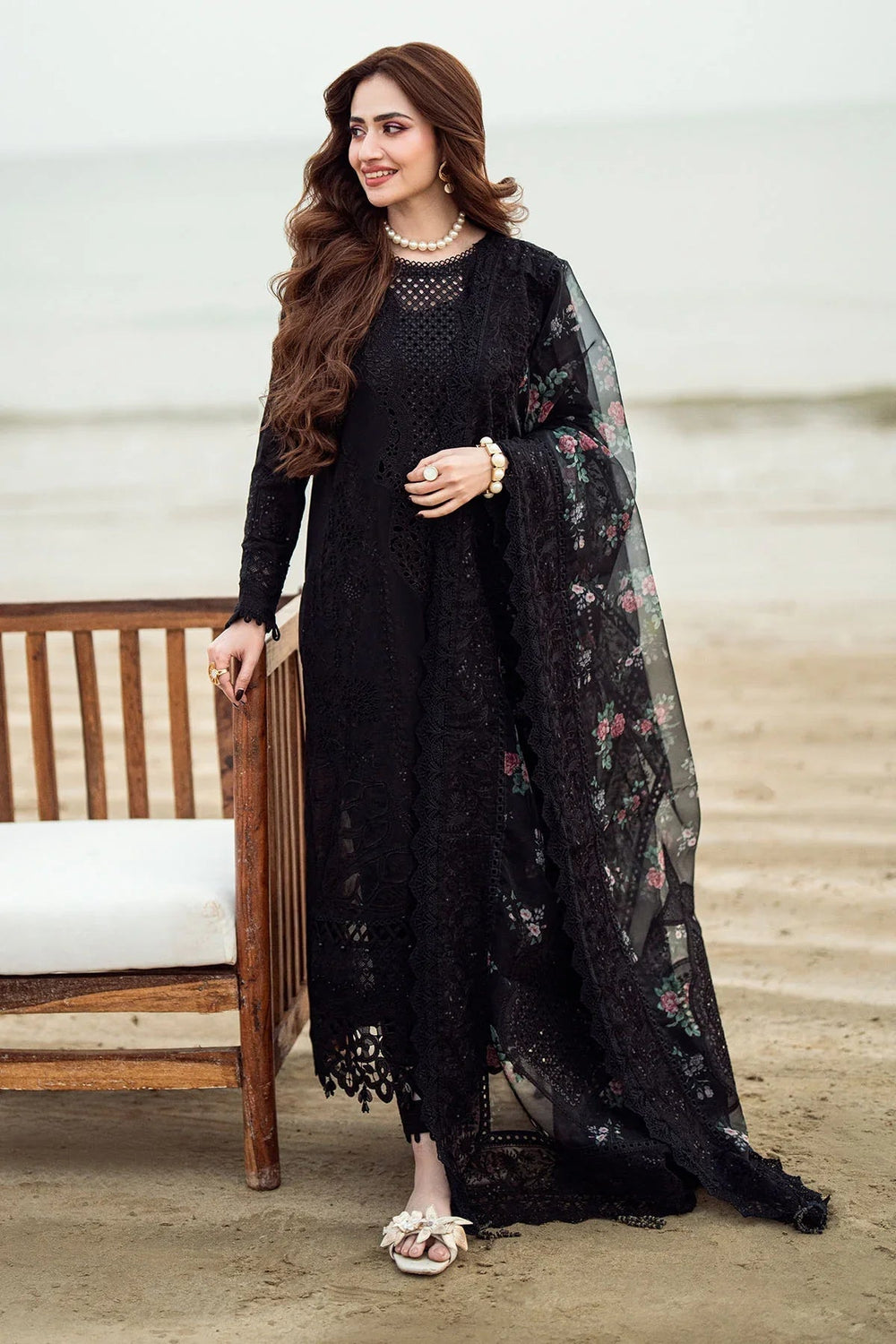 Heavy Embroidered Lawn 8595