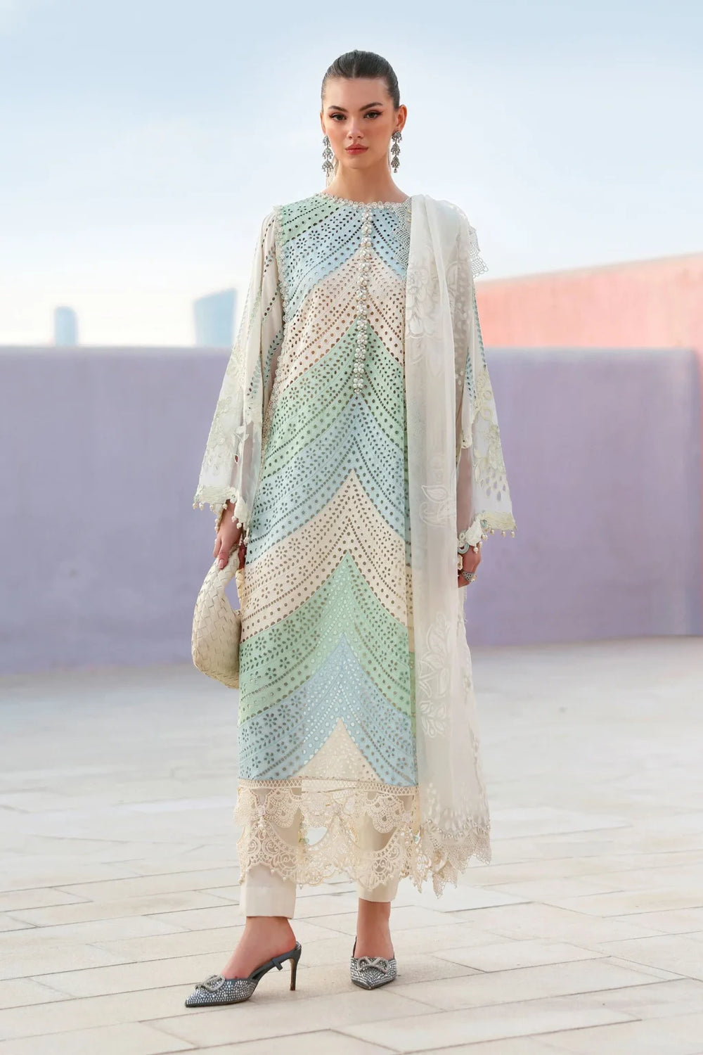 embroidered luxury lawn suit 8589