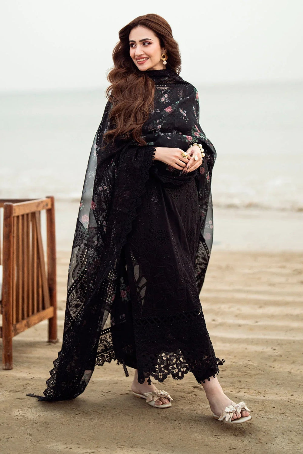 Heavy Embroidered Lawn 8595