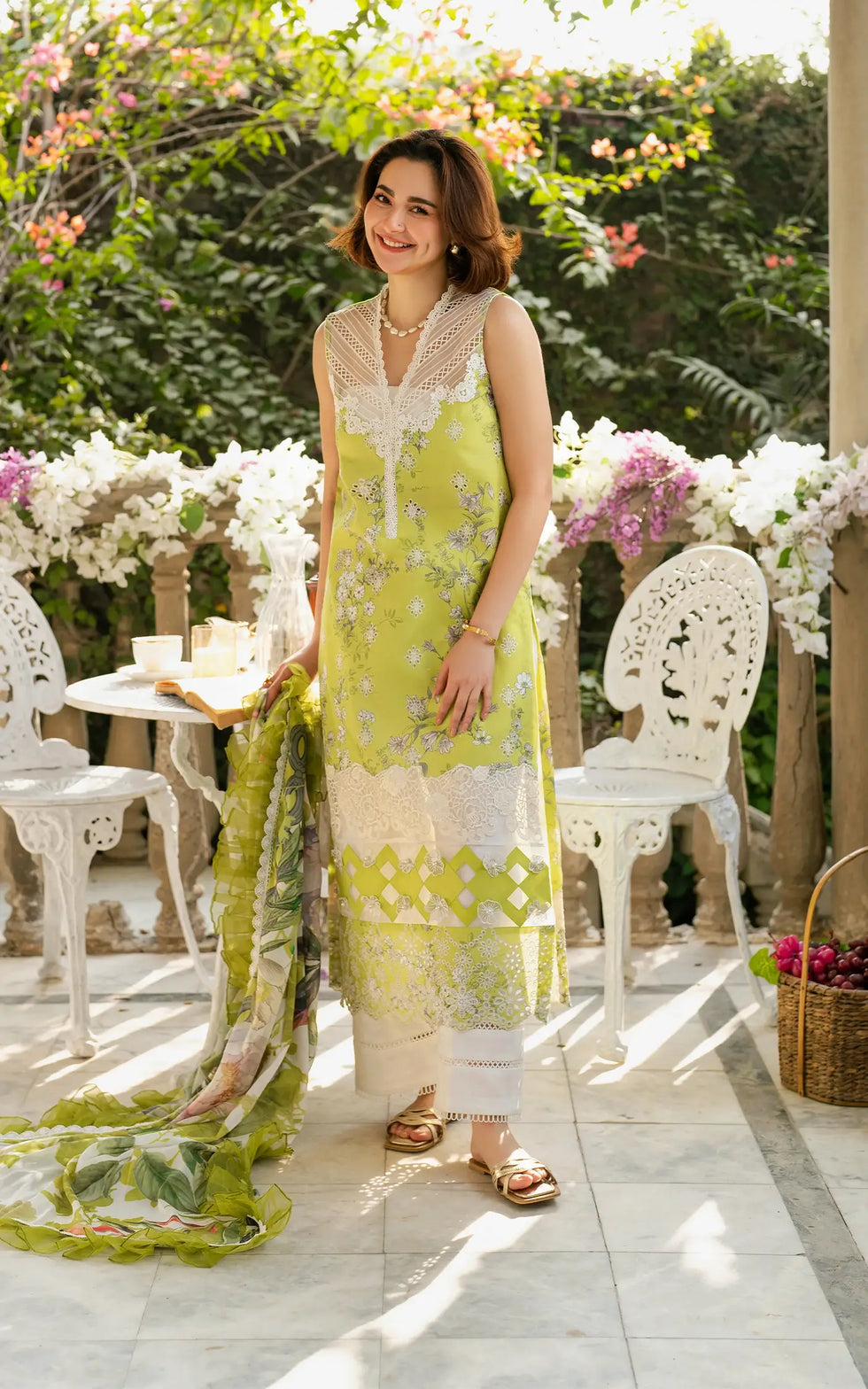 Zari Effect Lawn 8599