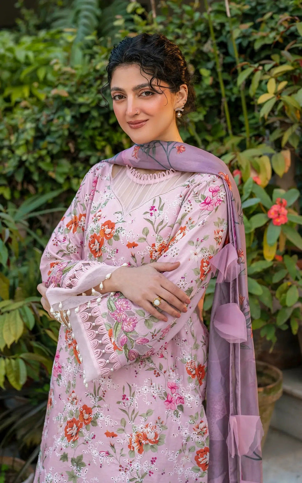 Zari Effect Lawn 8605