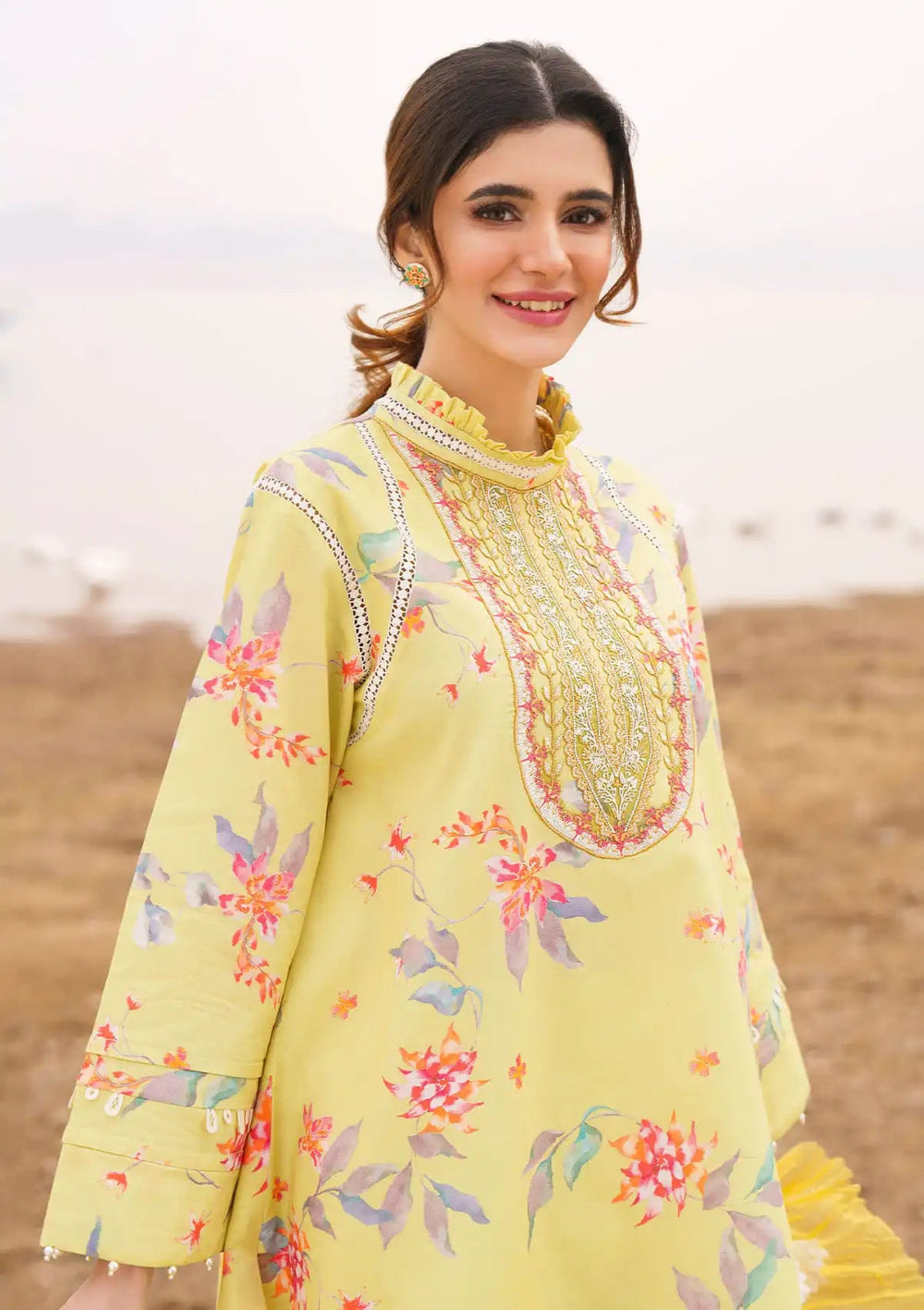 Zari Effect Lawn 8598